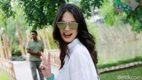 Luna Maya, Dont Worry Be Happy!