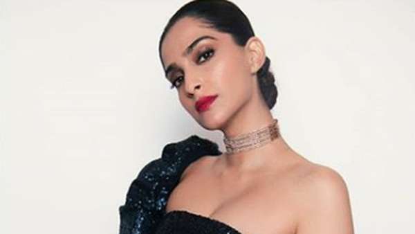 Pesona Si Seksi Sonam Kapoor, Bintang Mahal dari Bollywood