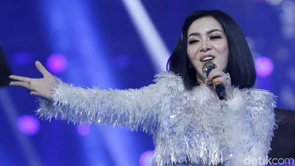 Syahrini, Ayu Ting Ting, Aaliyah Massaid hingga Westlife