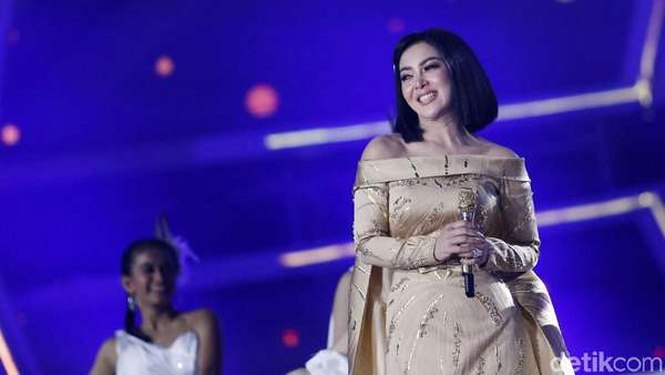 Syahrini, Ayu Ting Ting, Aaliyah Massaid hingga Westlife