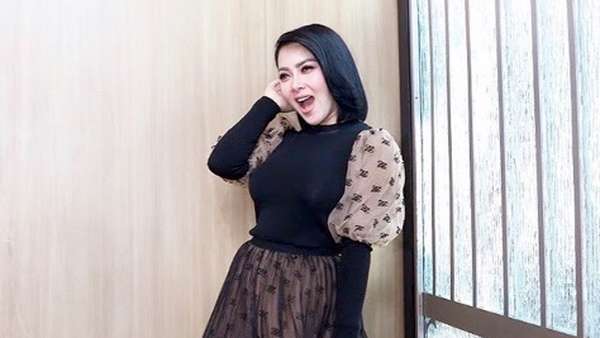 Lihat Kebahagiaan Syahrini dan Reino Sebelum Diterpa Hoax Video Seksi