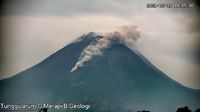 Gunung Merapi Erupsi Luncurkan Awan Panas Sejauh Km