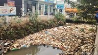 Terjadi Lagi Kali Licin Depok Dipenuhi Sampah Styrofoam