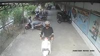 Terekam CCTV Maling Santuy Gasak Motor Di Parkiran SMAN Di Godean Sleman