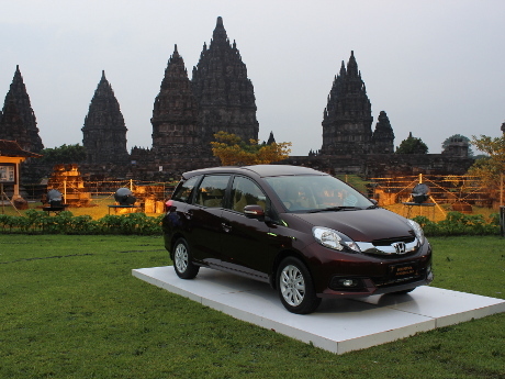 Bagaimana Rasanya di Balik Kemudi Honda Mobilio?