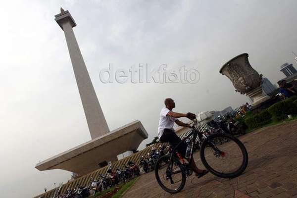 Mulai Besok Mau Naik Ke Puncak Tugu Monas Harus Pakai Gelang Khusus