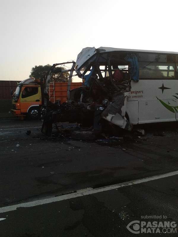 6 Orang Tewas Di Tol Cikampek Ini Kondisi Bus Yang Terlibat Kecelakaan