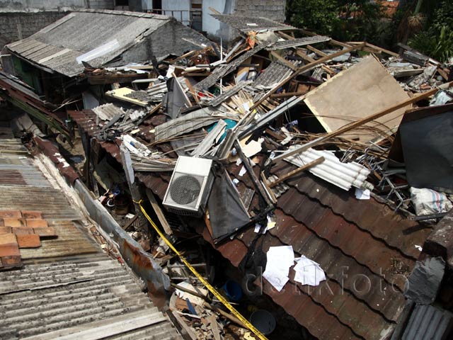 Tabung Gas Meledak Lima Rumah Hancur