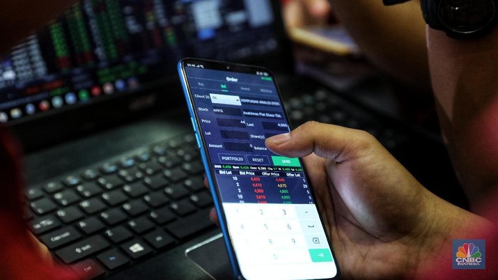 Kompetisi jual beli saham Oppo Stocks in Your Hand di Bursa Efek Indonesia, Senin (18/2/2019). kompetisi jual beli saham Oppo Stocks in Your Hand (CNBC Indonesia/Andrean Kristianto)