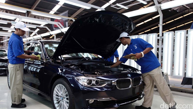 BMW Seri 3 Bakal Ada Versi Listrik BMW Seri 3 Bakal Ada Versi Listrik