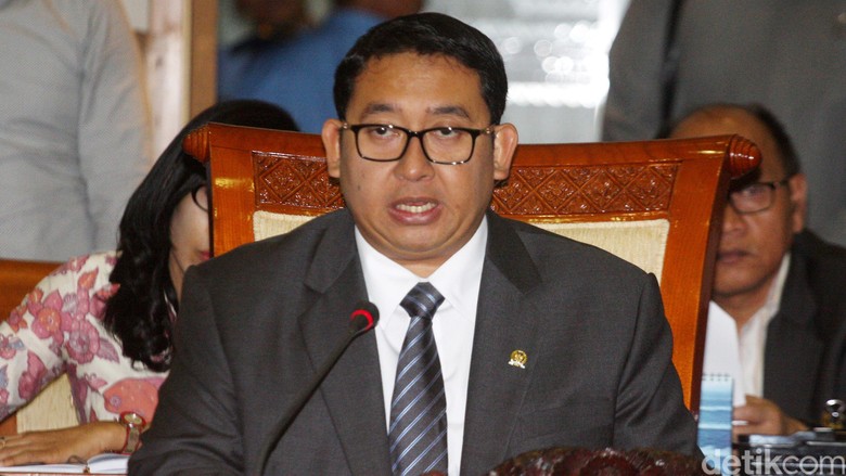 Setya Novanto Mundur, Fadli Zon Jabat Plt Ketua DPR Setya Novanto Mundur, Fadli Zon Jabat Plt Ketua DPR