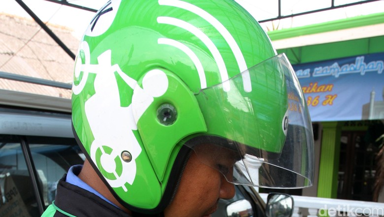 Syal Penumpang Masuk Roda, Go-Jek Alami Kecelakaan di Jakarta Timur Syal Penumpang Masuk Roda, Go-Jek Alami Kecelakaan di Jakarta Timur