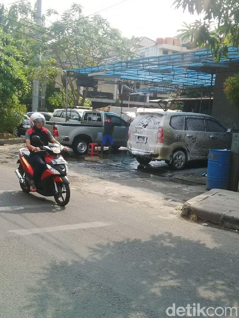 Musim Mudik Tempat Cuci Mobil Ramai Diserbu Warga