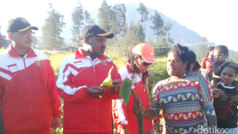 Puncak Papua Tak Lagi Terisolir, Bupati: Terima Kasih Jokowi Puncak Papua Tak Lagi Terisolir, Bupati: Terima Kasih Jokowi
