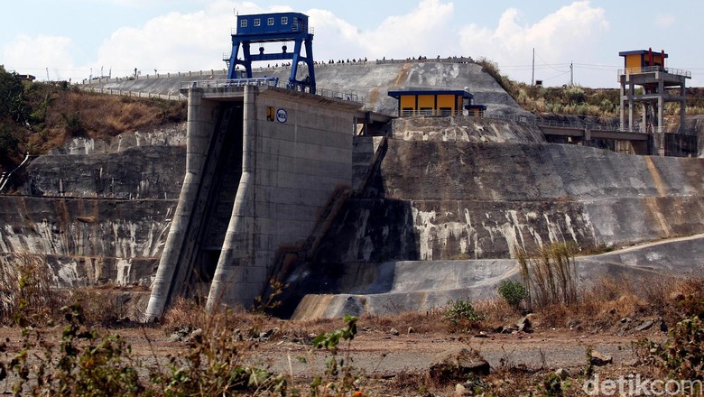 Melihat Hamparan Luas Waduk Jatigede Lewat Video Drone Melihat Hamparan Luas Waduk Jatigede Lewat Video Drone