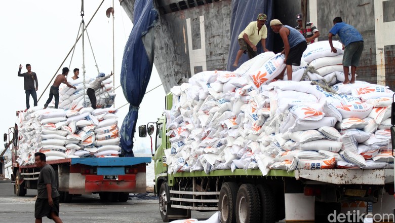 10.000 Ton Beras Vietnam Masuk di Pelabuhan Tenau-NTT