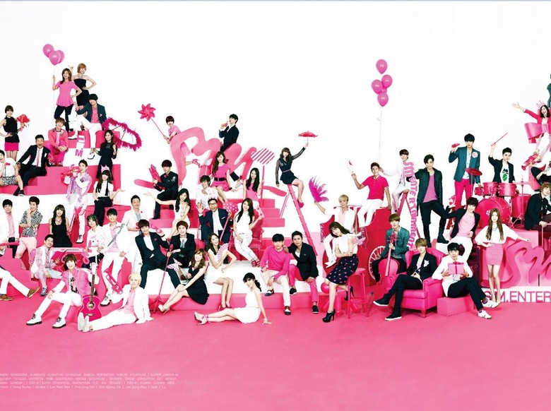 SMTOWN Dubai Sempat Terhenti untuk Beri Fans Waktu Salat SMTOWN Dubai Sempat Terhenti untuk Beri Fans Waktu Salat