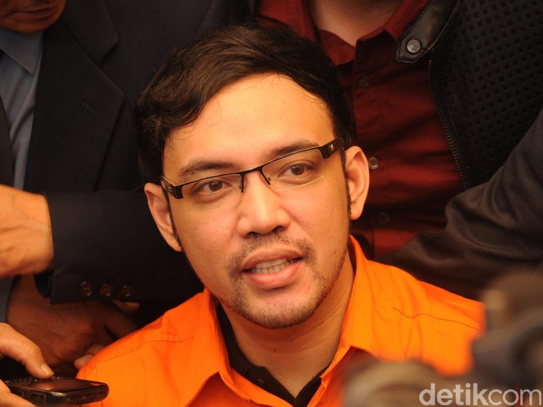 Istri Bawa Kiai Besuk Sandy Tumiwa, Cerita Selebriti Bulan Madu di Penjara Istri Bawa Kiai Besuk Sandy Tumiwa, Cerita Selebriti Bulan Madu di Penjara