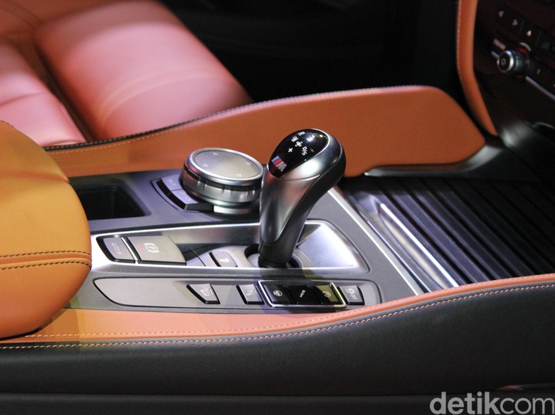 Tips Aman Mengendarai Mobil Matik Tips Aman Mengendarai Mobil Matik