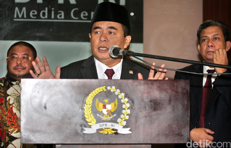 Ketua DPR Surati Presiden untuk Lantik Tito Sebagai Kapolri Ketua DPR Surati Presiden untuk Lantik Tito Sebagai Kapolri