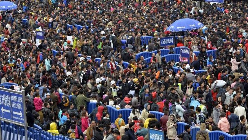 Ada Apa dengan Turis China? Ada Apa dengan Turis China?