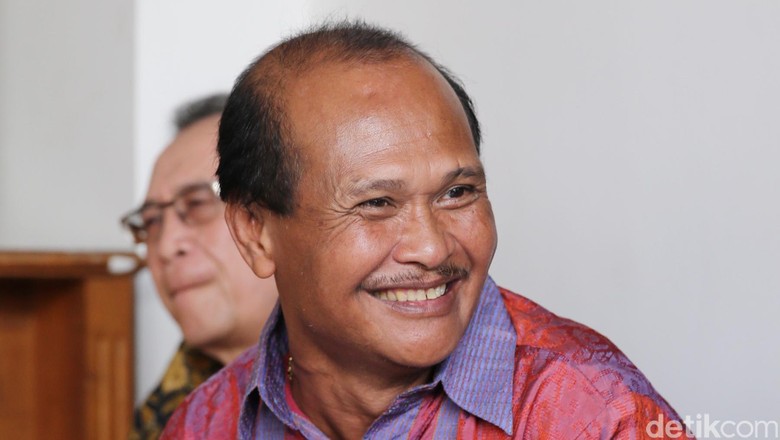 Daeng Azis Ditetapkan Sebagai Tersangka Pencurian Listrik 2 Hari yang Lalu Daeng Azis Ditetapkan Sebagai Tersangka Pencurian Listrik 2 Hari yang Lalu