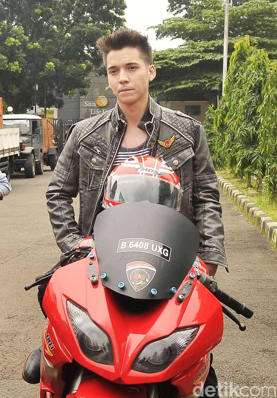 Stefan William Dan Natasha Wilona Dengan Motor Sport