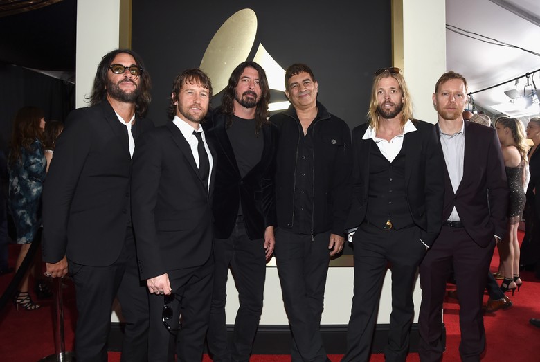 Putri Dave Grohl Tampil Bersama Foo Fighters di Islandia Putri Dave Grohl Tampil Bersama Foo Fighters di Islandia