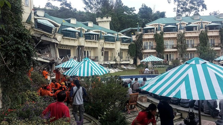 BPBD: 3 Korban Longsor di Hotel Club Bali Cianjur Dipastikan Meninggal BPBD: 3 Korban Longsor di Hotel Club Bali Cianjur Dipastikan Meninggal