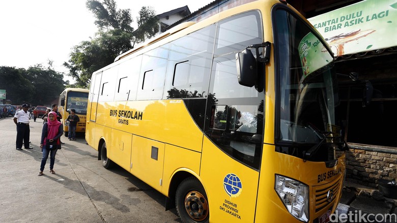 Bus Sekolah Hilangkan Tradisi Tawuran Siswa Bus Sekolah Hilangkan Tradisi Tawuran Siswa