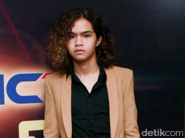 Beredar Foto Dul Jaelani Cium dan Rangkul Mesra Seorang Cewek Beredar Foto Dul Jaelani Cium dan Rangkul Mesra Seorang Cewek