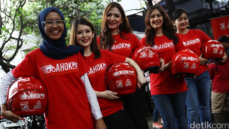 Berbagai Alasan Lady Bikers Dukung GoAhok Kumpulkan 1 Juta KTP untuk Ahok Berbagai Alasan Lady Bikers Dukung GoAhok Kumpulkan 1 Juta KTP untuk Ahok