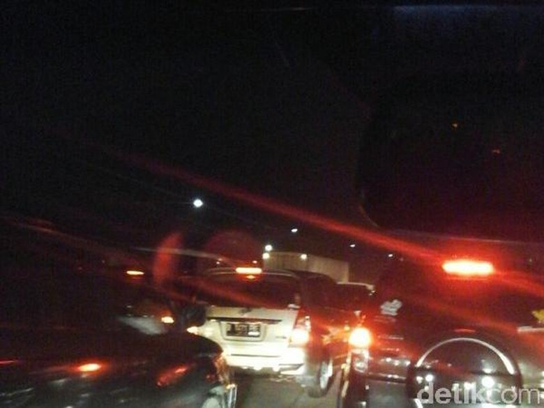 Sempat Macet 9 KM, Antrean Kendaraan di Tol Karawang Mulai Terurai Sempat Macet 9 KM, Antrean Kendaraan di Tol Karawang Mulai Terurai