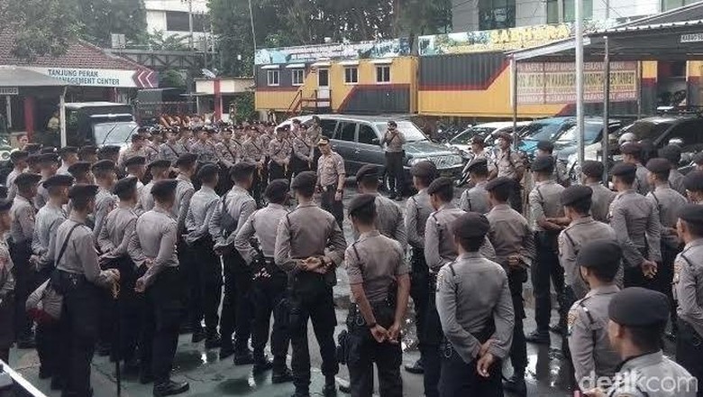 Antisipasi Kerusuhan Antar Suporter, 350 Polisi Disebar di Akses Tol Suramadu Antisipasi Kerusuhan Antar Suporter, 350 Polisi Disebar di Akses Tol Suramadu