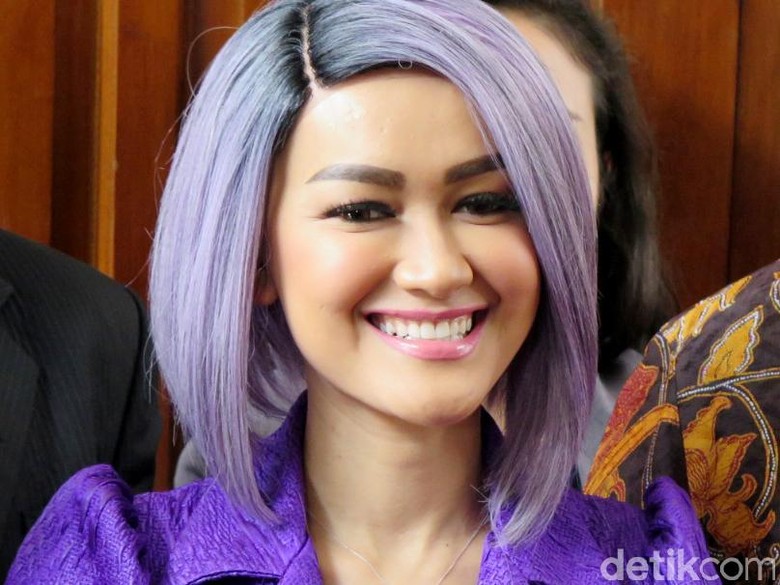 Lagu Julia Perez dan Zaskia Gotik Dilarang Diputar di Radio dan TV di Jabar Lagu Julia Perez dan Zaskia Gotik Dilarang Diputar di Radio dan TV di Jabar