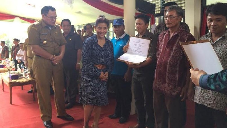 Susi Beri Bantuan Rp 57 Miliar ke Nelayan dan Warga Sangihe, Ini Daftarnya Susi Beri Bantuan Rp 57 Miliar ke Nelayan dan Warga Sangihe, Ini Daftarnya