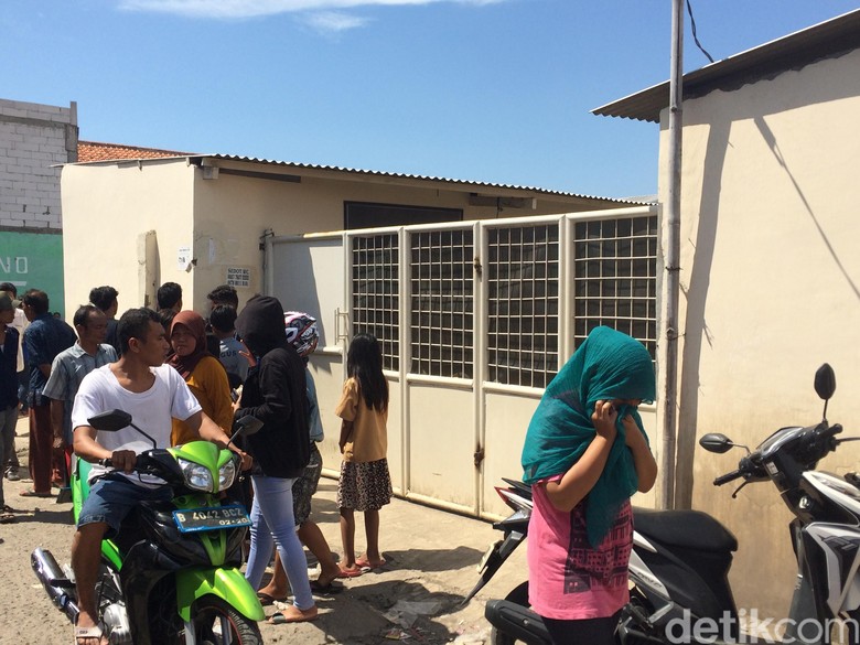 Polisi Mintai Keterangan Karyawati yang Buka Pintu Sebelum Eno Dibunuh Polisi Mintai Keterangan Karyawati yang Buka Pintu Sebelum Eno Dibunuh