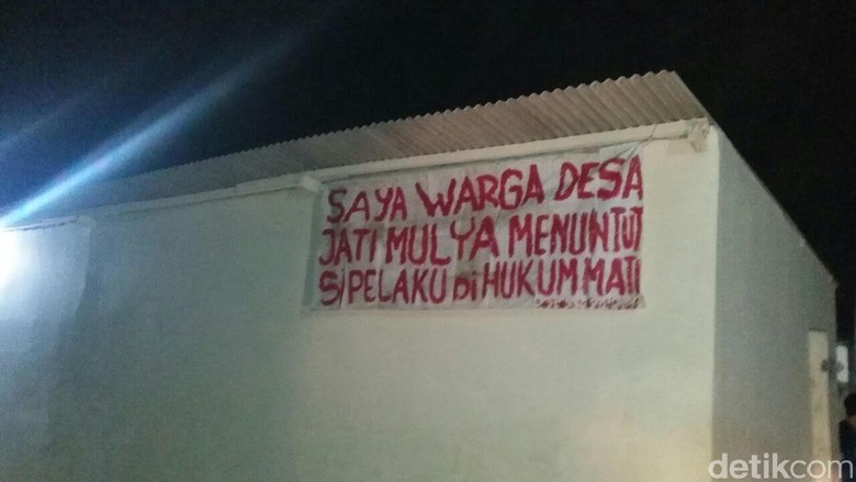 Geram Pembunuhan Sadis Eno, Warga Pasang Spanduk Tuntut Pelaku Dihukum Mati Geram Pembunuhan Sadis Eno, Warga Pasang Spanduk Tuntut Pelaku Dihukum Mati