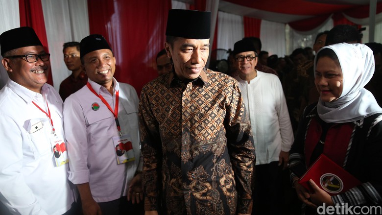 Jokowi: Pak Taufiq Kiemas Sosok yang Selalu Ingatkan Akan Pancasila Jokowi: Pak Taufiq Kiemas Sosok yang Selalu Ingatkan Akan Pancasila
