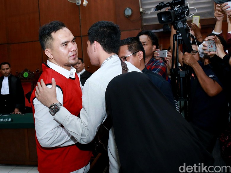 Saipul Jamil Divonis Tiga Tahun Penjara, Keluarga Korban Kecewa Saipul Jamil Divonis Tiga Tahun Penjara, Keluarga Korban Kecewa
