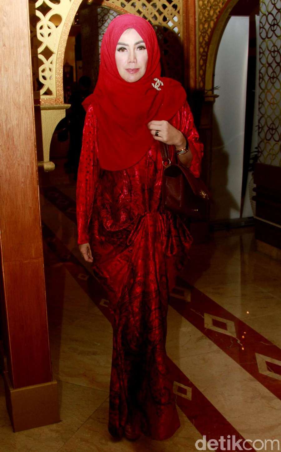 Qanita Serba Merah From Head To Toe Qanita Serba Merah From Head To Toe