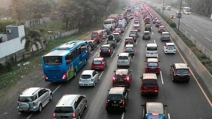 Jalan Tol Jakarta-Cikampek (Foto: Deden Purwanto/pasangmata) Jalan Tol Jakarta-Cikampek (Foto: Deden Purwanto/pasangmata)