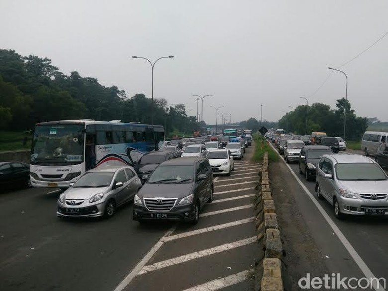 3 Pembangunan Proyek di Tol Jakarta-Cikampek Berpotensi Bikin Macet 3 Pembangunan Proyek di Tol Jakarta-Cikampek Berpotensi Bikin Macet