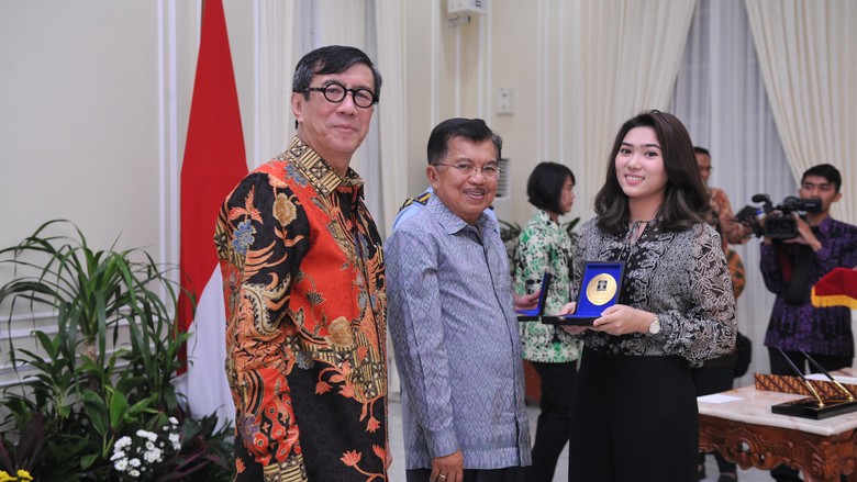 Isyana Sarasvati Curhat Soal Unduh Lagu Ilegal, ini Tanggapan Menteri Hukum Isyana Sarasvati Curhat Soal Unduh Lagu Ilegal, ini Tanggapan Menteri Hukum