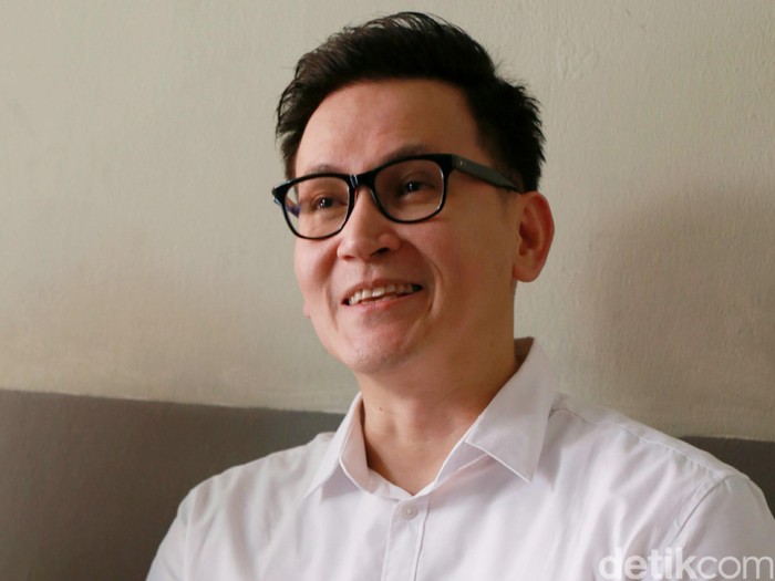 Faktor risiko penyakit jantung bermacam-macam, mulai dari gaya hidup hingga keturunan. Aktor Marcelino Lefrandt punya tips untuk menangkalnya. Foto: Palevi S/detikHOT Faktor risiko penyakit jantung bermacam-macam, mulai dari gaya hidup hingga keturunan. Aktor Marcelino Lefrandt punya tips untuk menangkalnya. Foto: Palevi S/detikHOT