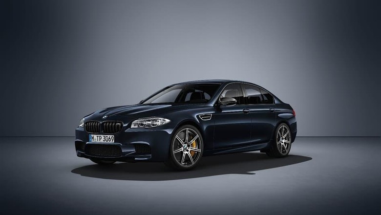 BMW M5 Terbaru Ngepot Sampai 82 Ribu Km BMW M5 Terbaru Ngepot Sampai 82 Ribu Km