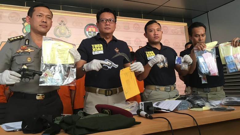 Komplotan Perampok Emas 5 Kg di Manggarai Dibekuk Polisi Komplotan Perampok Emas 5 Kg di Manggarai Dibekuk Polisi