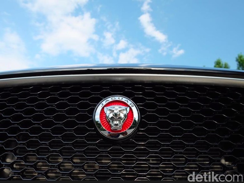 Juli, Jaguar Siap Luncurkan SUV Compact Bertenaga Tinggi Juli, Jaguar Siap Luncurkan SUV Compact Bertenaga Tinggi