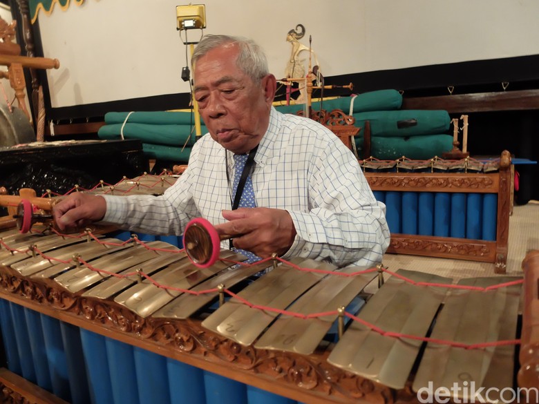 Mbah Soegito, Seniman Klaten yang Dedikasikan Hidup Mengajar Gamelan di Australia Mbah Soegito, Seniman Klaten yang Dedikasikan Hidup Mengajar Gamelan di Australia