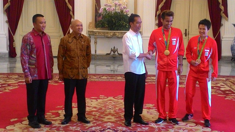Presiden Jokowi Sambut Kedatangan Owi/Butet Dkk Presiden Jokowi Sambut Kedatangan Owi/Butet Dkk